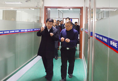张德平副市长视察青岛永利集团3044noc登录入口色谱技术有限公司